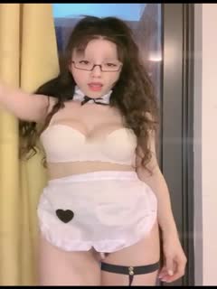 爆乳御姐戴黑框眼镜玩弄卷发,极品尤物淫荡求操